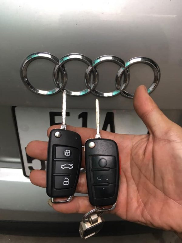 Làm chìa khóa remote Audi Q7