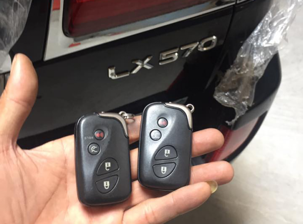 làm chìa khóa thông minh Lexus LX 570