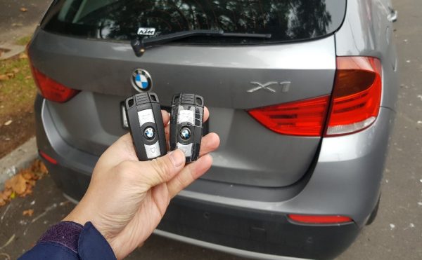 chìa khóa thông minh BMW X1