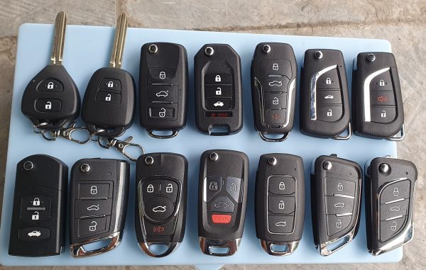Chìa khóa remote điều khiển Toyota Camry 3 nút