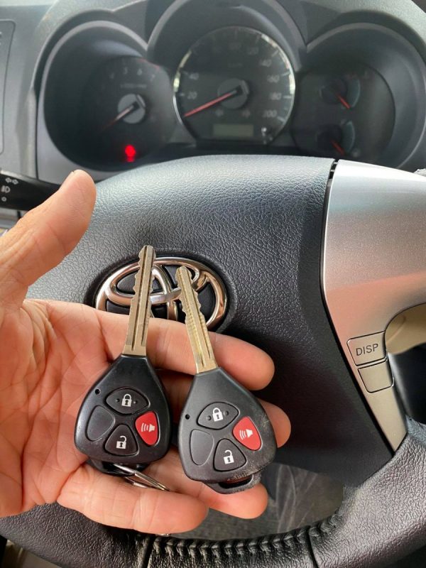 Chìa khóa remote điều khiển Toyota Camry 3 nút