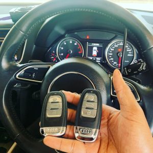 Chìa Khóa Thông Minh Smartkey Audi Q3 3 Nút