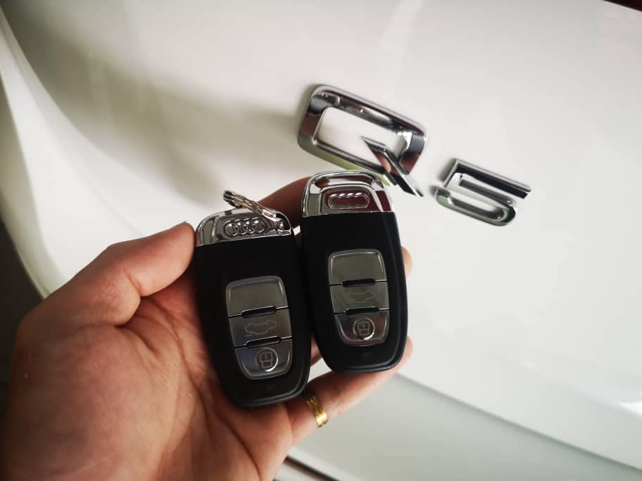 Chìa Khóa Thông Minh Smartkey Audi Q5 3 Nút