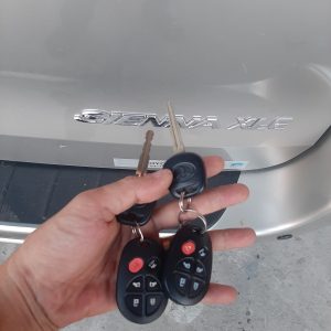 chìa khóa remote điều khiển Toyota Sienna 6 Nút