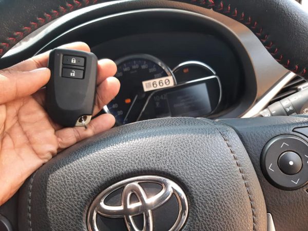 Chìa Khóa Thông Minh Toyota Yaris 2 Nút