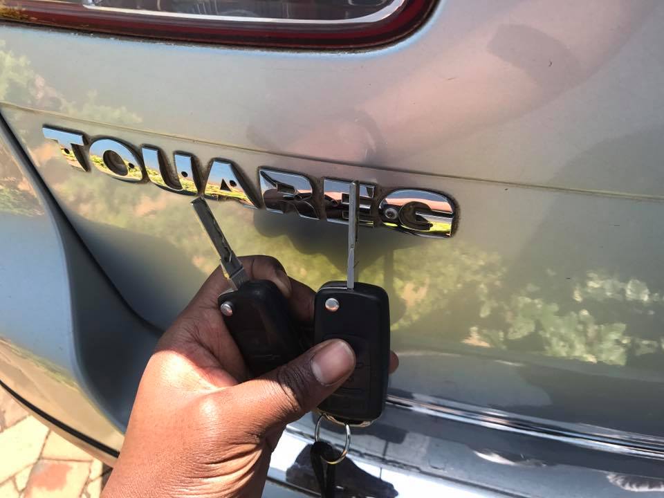 Chìa Khóa Remote Điều Khiển Volkswagen Touareg